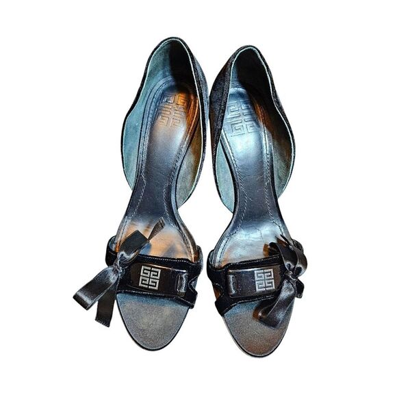 Givenchy Black Heels with Classic Elegance - Picture 1 of 7